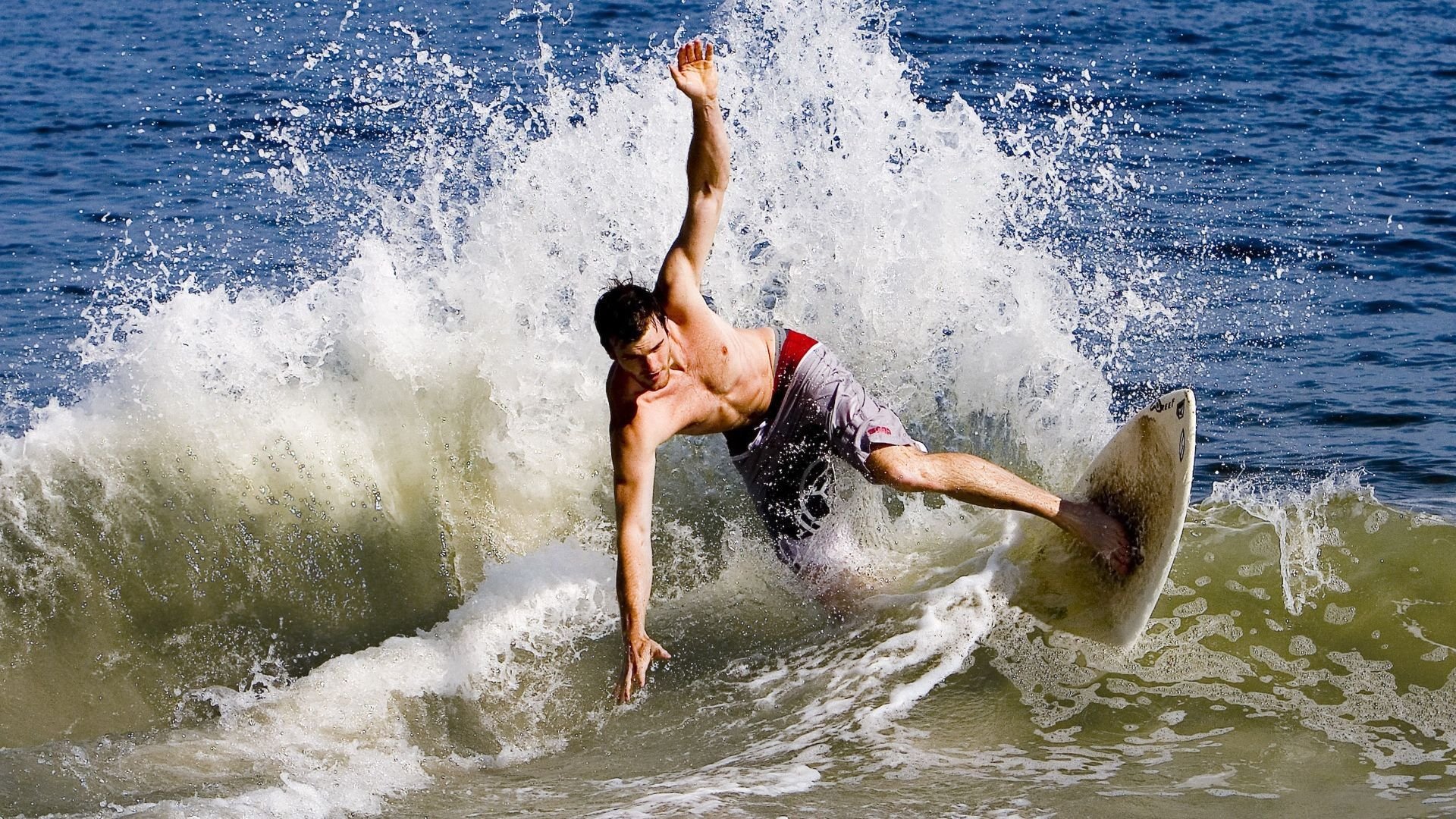 开云体育APP下载-红土之王的绝对领域，法网碾压级统治 vs 联合杯滑铁卢，纳达尔如何定义唯一