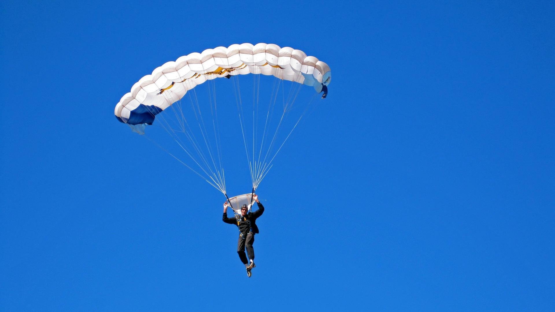 开云体育入口-终场哨前，羽翼之下—当绝杀成为跨越赛场的史诗